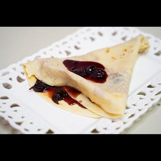 Clatite cu dulceata de visine