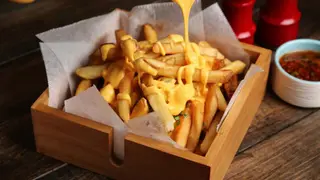 Пържени картофи с бекон и чедър