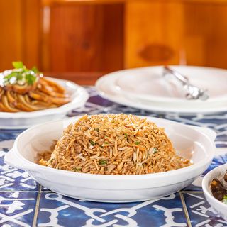 C4 ბრინჯი სოიოს სოუსით და ხორცით