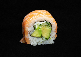 Uramaki gold łosoś z kawiorem 8 szt.