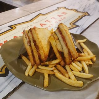 American club sandwich e patatine
