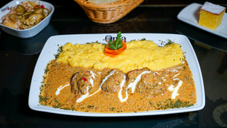 Meniu Papricas pui mamaliga/muratura/paine/desert