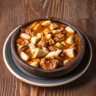 ხბოს ჩაშუშული კომშით