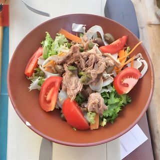 Salata sa tunjevinom