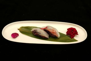 42. Nigiri black branzino - 2 pezzi