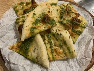 ФОКАЧА З СОУСОМ ПЕСТО (140g)