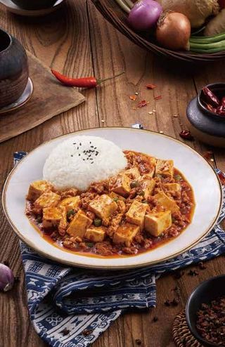 53. Tofu con carne macinata piccante e riso