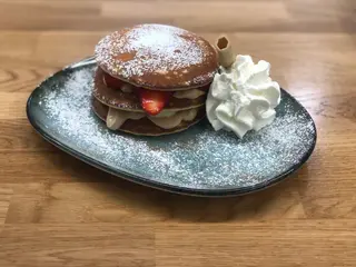 Tortitas Con Kinder Más Plátano Y Fresa