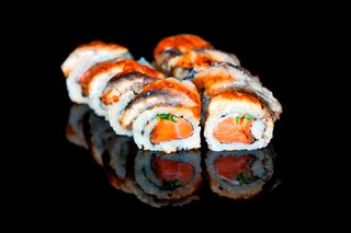 Hot California roll Łosoś, Paluszek krabowy, żurawina Mozzarella