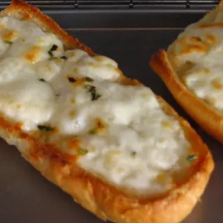 Tostada De Tomate Rallado Y Queso fundido