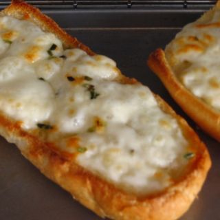 Tostada De Tomate Rallado Y Queso fundido