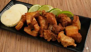 Chicharrón Con Arepa