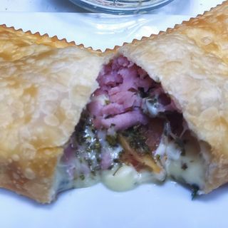 Pastel de feira BAURU ( 18 cm aprox. )