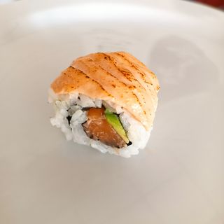 75. Aburi Salmón Roll (8 Pzs.)