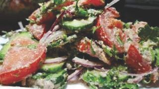 კიტრი პომიდვრის სალათი ნიგვზით