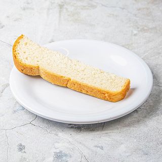 Кусочек белого хлеба (1 шт)