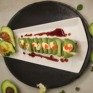 Dragon Roll De Gamba Y Aguacate