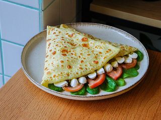 Млинець з моцарелою та томатами (280g)