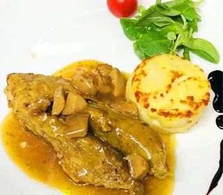 Mușchiuleț vită cu sos de hribi și legume