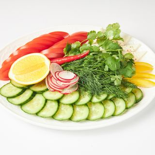 Овощная нарезка с брынзой 