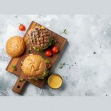 Menú Hamburguesa + Papas + Bebida (330 Ml.)