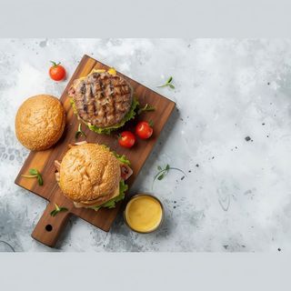 Menú Hamburguesa + Papas + Bebida (330 Ml.)