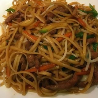 29. Tallarines Fritos Con Ternera