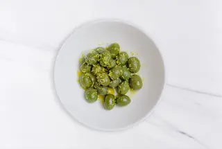 Теплые маринованные оливки