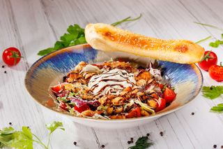 Salată cu Piept de Pui la Grătar