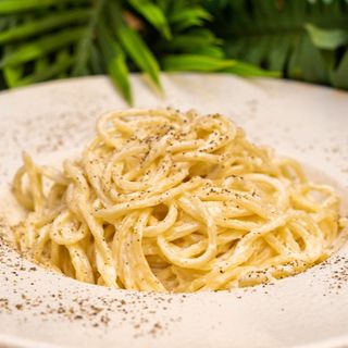 Espaguetis Cacio E Pepe