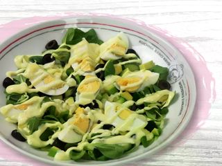 Sałatka z jajkiem i awokado