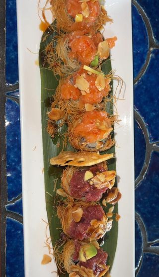 Uramaki di nidi salmone o tonno