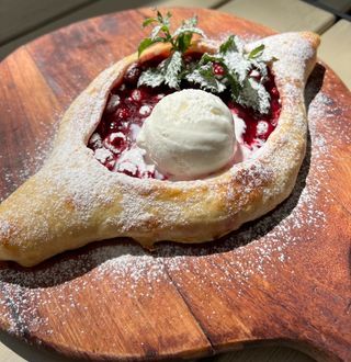 Хачапурі Вишневий з морозивом