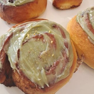 ROLLO DE CANELA PISTACHO