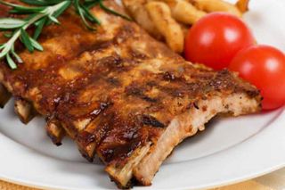 Pečeno svinjsko meso  procija 0.500gr-0.600gr + PRILOG POMFRIT