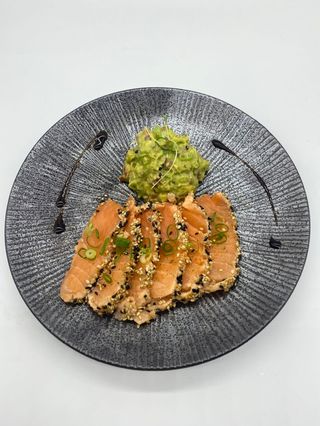 24. Tataki De Salmón (6 Pzas.)