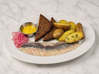 Оселедець малосольний з картоплею (300g)