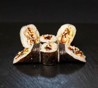 Маки з вугрем (6шт/110г)