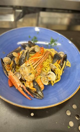 Lo storico tagliolino allo scoglio del teatro