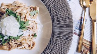 Pasta sa piletinom i pečurkama