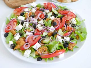 Sałatka Grecka z kurczakiem