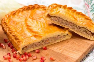 Пирог мясо-капуста