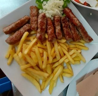 Ćevapi sa pomfritom 400 gr