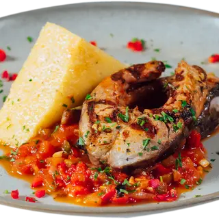 Saramura de crap de Dunare cu legume coapte si mamaliguta 