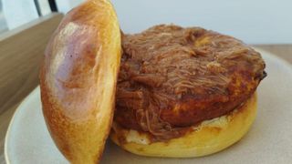 Brioche De Tortilla Pulled Pork