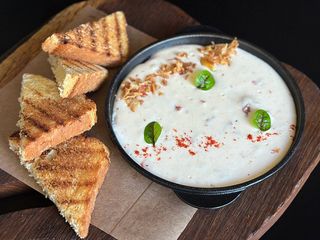 Томлений сир з грінками бріош/Stewed cheese with brioche croutons (260g)