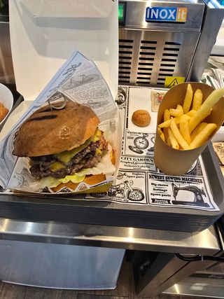 Чийз бургер (400г)