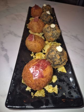 MIX DE CROQUETAS CASERAS (8 UND)