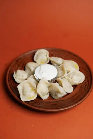Пельмені з куркою та сиром зі сметаною(250/50г)