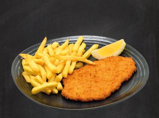 Cotoletta di pollo con patate e limone